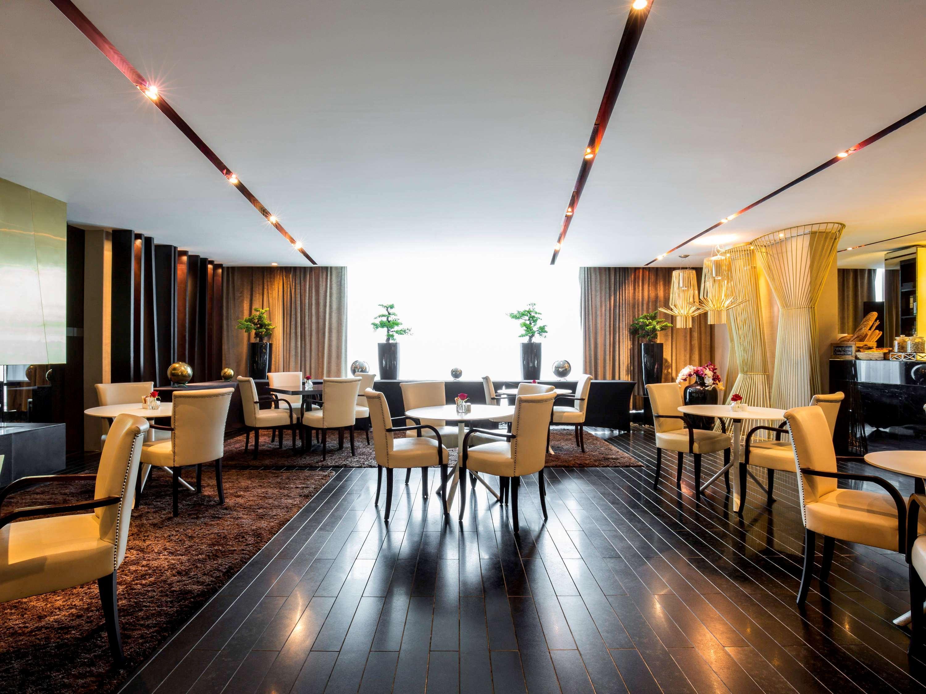 The Canvas Dubai - Mgallery Hotel Collection Kültér fotó The Club Lounge at KLIA