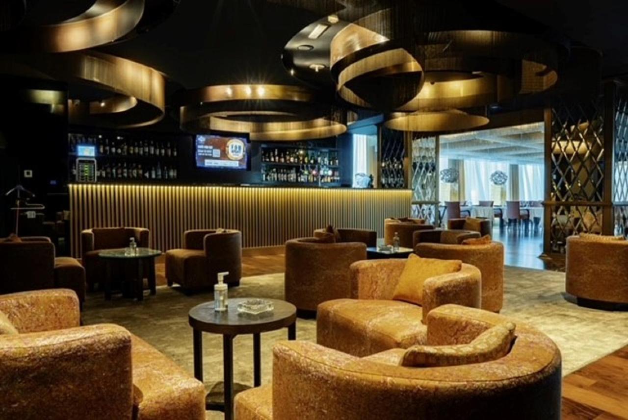 The Canvas Dubai - Mgallery Hotel Collection Kültér fotó The lounge at the airport