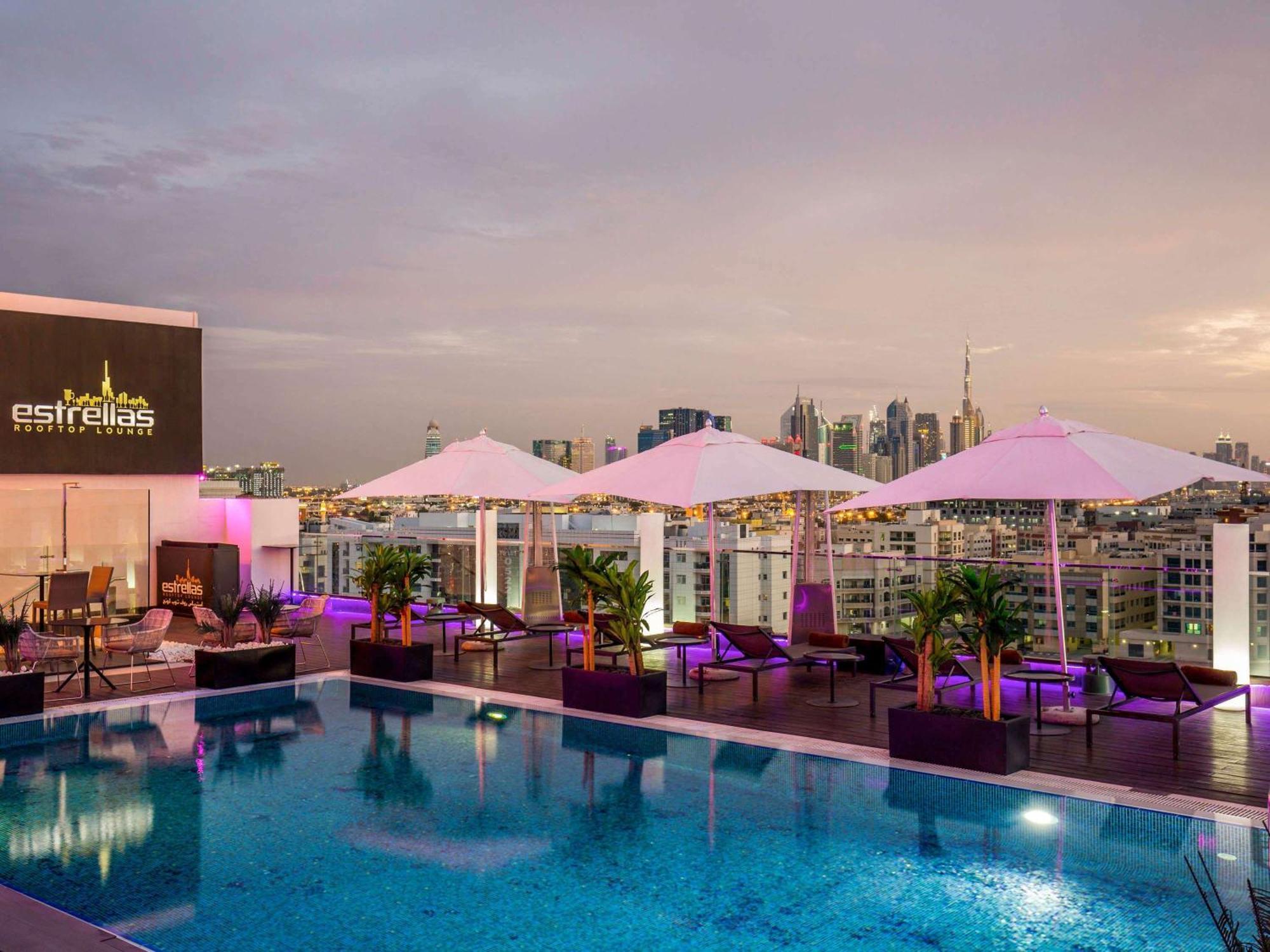 The Canvas Dubai - Mgallery Hotel Collection Kültér fotó The pool at the rooftop lounge